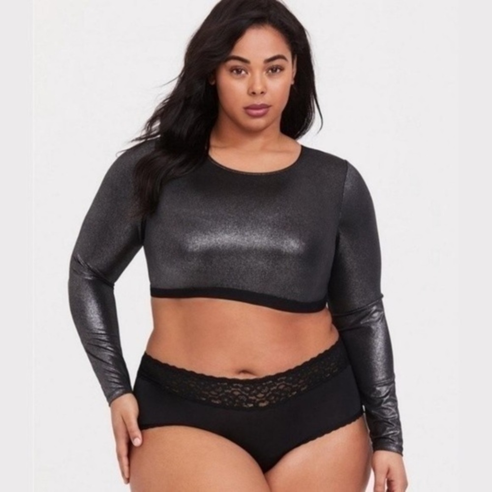 NWOT Torrid 0 Black/silver metallic long sleeve crop top. Stretch 0X.